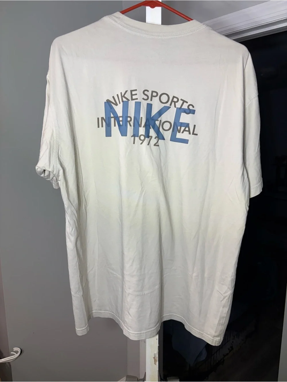 Nike International T-shirt Mens Large Short Sleeve Graphic Retro White Logo